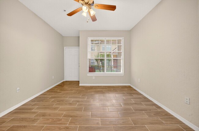 Building Photo - Crescent Place - 16-104