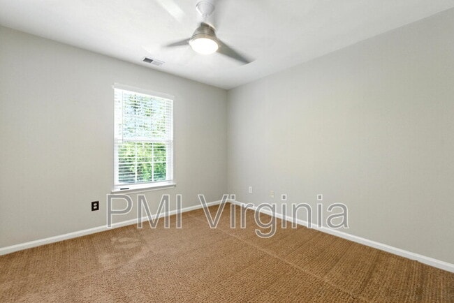 Building Photo - 6811 Dickens Ct E