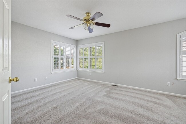 Building Photo - Wonderful 3 bedroom, 3.5 bath home in High...