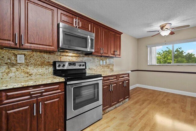 Building Photo - 4734 Lucerne Lakes Blvd E