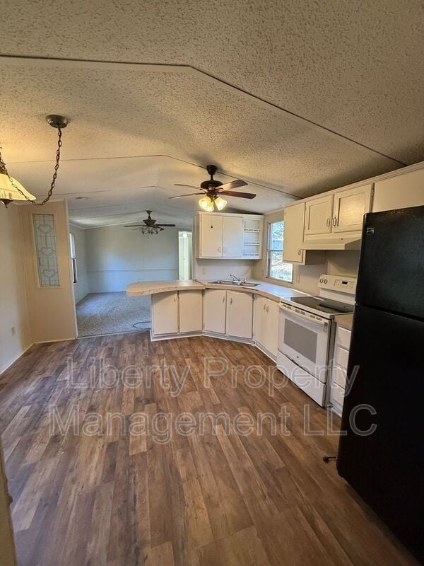 Building Photo - 144 New Hope Cir