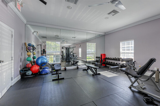 Building Photo - 6253 Bay Club Dr