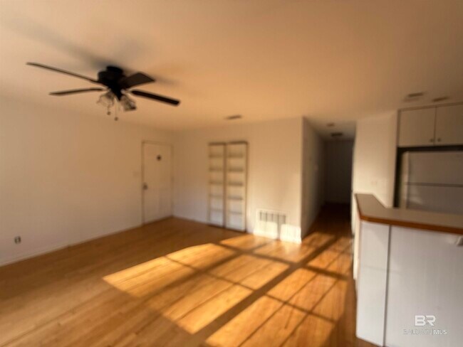 Building Photo - 162 Pecan Ave