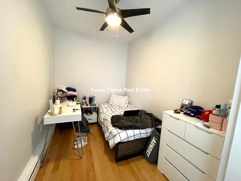 Building Photo - 27 Lambert St