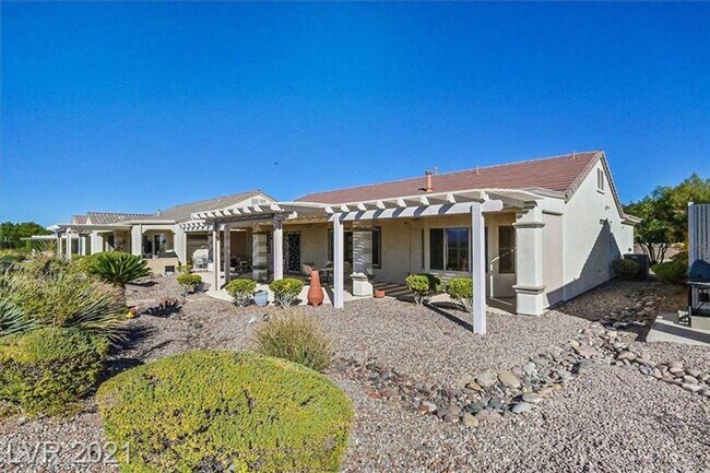 Building Photo - GEM IN SUN CITY ANTHEM!