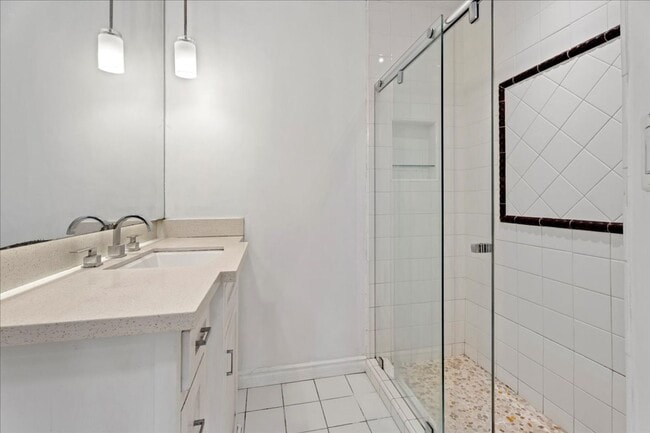 Building Photo - Updated 3-Bedroom Home with Outdoor Kitche...