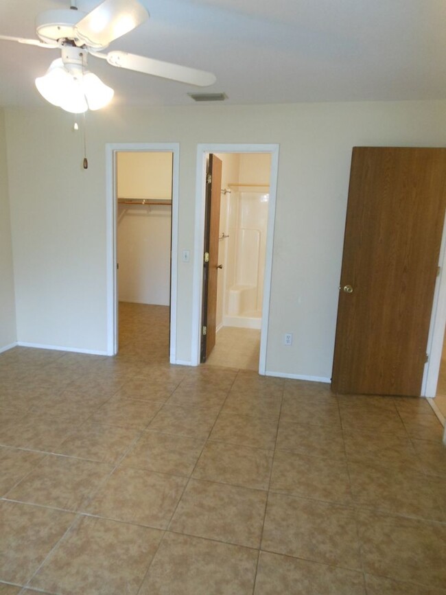 Building Photo - 3 BEDROOM, 2 BATH CANAL FRONT HOME CONVENI...