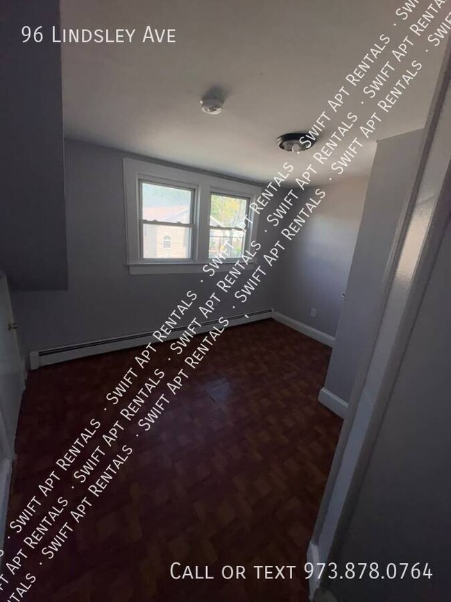 Building Photo - 96 Lindsley Ave
