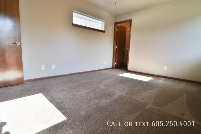 Building Photo - Sensational 2 bedroom Town Home in Harrisb...