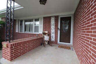 Building Photo - Spacious corner lot House for rent!