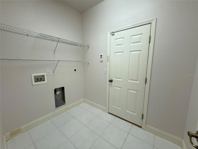 Building Photo - 341 Lake Dr