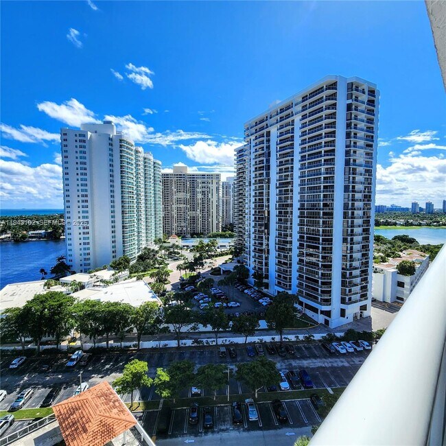 Building Photo - 20505 E Country Club Dr