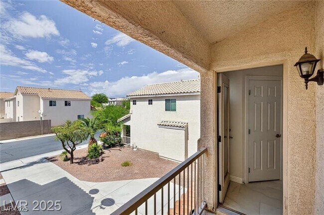 Building Photo - 9340 Lakefront Color St