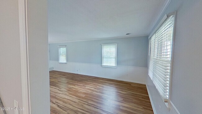 Building Photo - 718 Arnold Rd