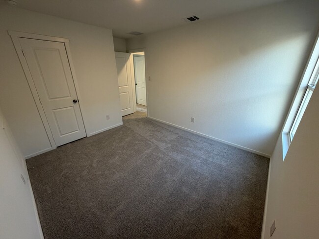 Building Photo - 10551 Aqueduct Crk