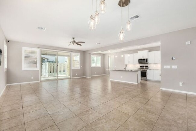 Building Photo - Beautiful Gilbert home located in the desirable Windhaven community!