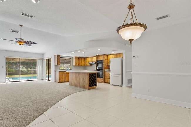 Building Photo - 10206 Lakeview Dr