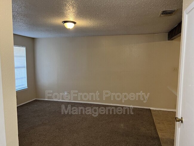 Building Photo - 105 Smith Ln