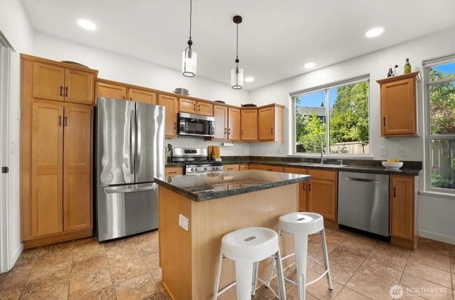 Building Photo - Spacious 4-Bedroom Gem with Fully Fenced Y...