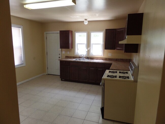 Building Photo - 124 S Walter Ave