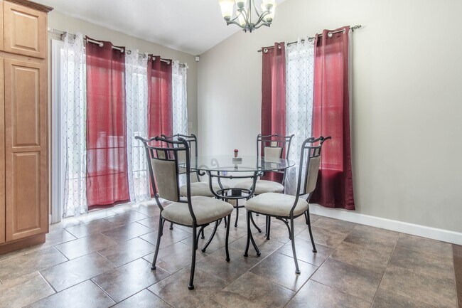 Building Photo - 29573 Maple St