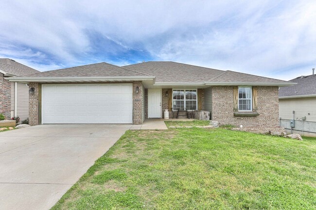 Building Photo - 2046 S Pebbleridge