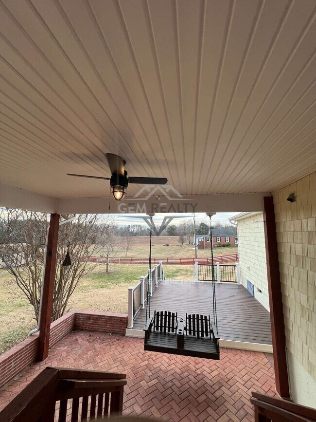 Building Photo - 1244 Mountain View Rd