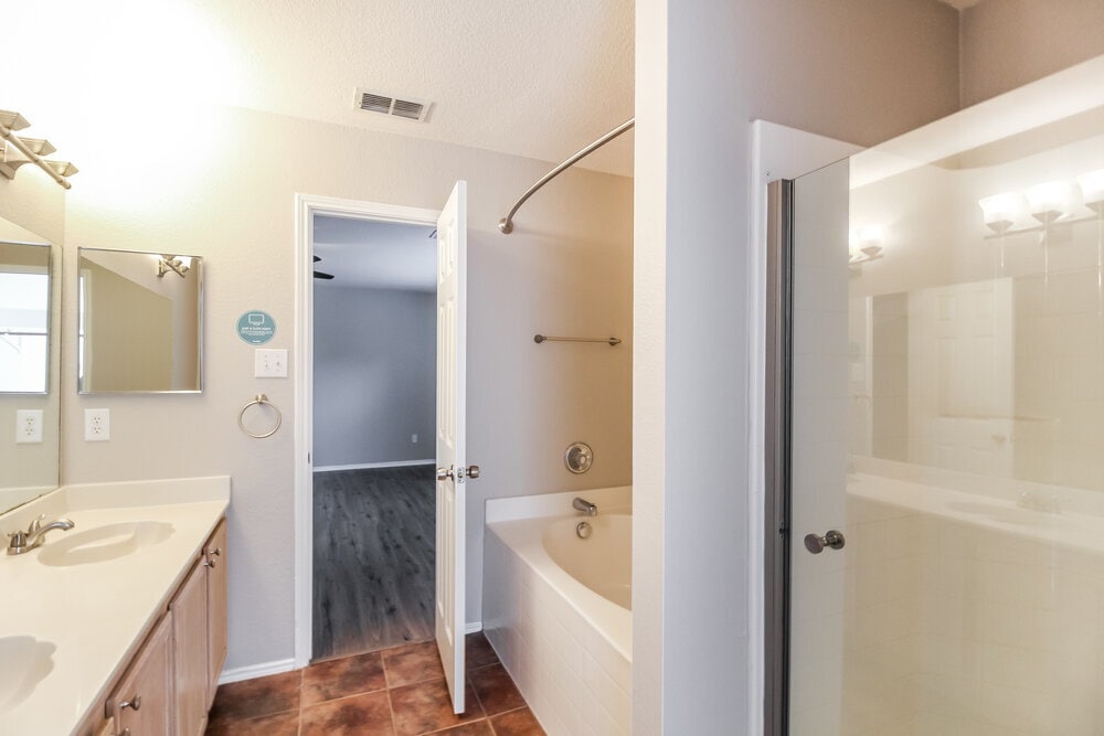 Building Photo - 2033 Shawnee Trail