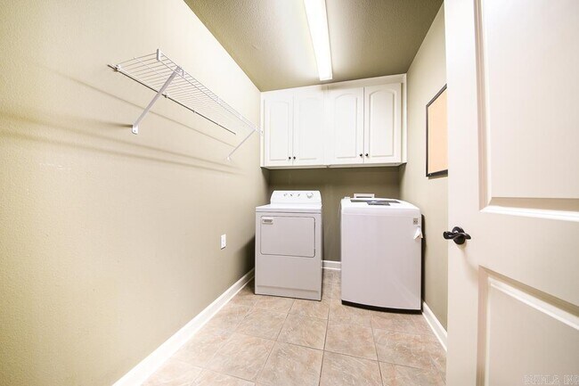 Building Photo - 19 Tradewinds Dr