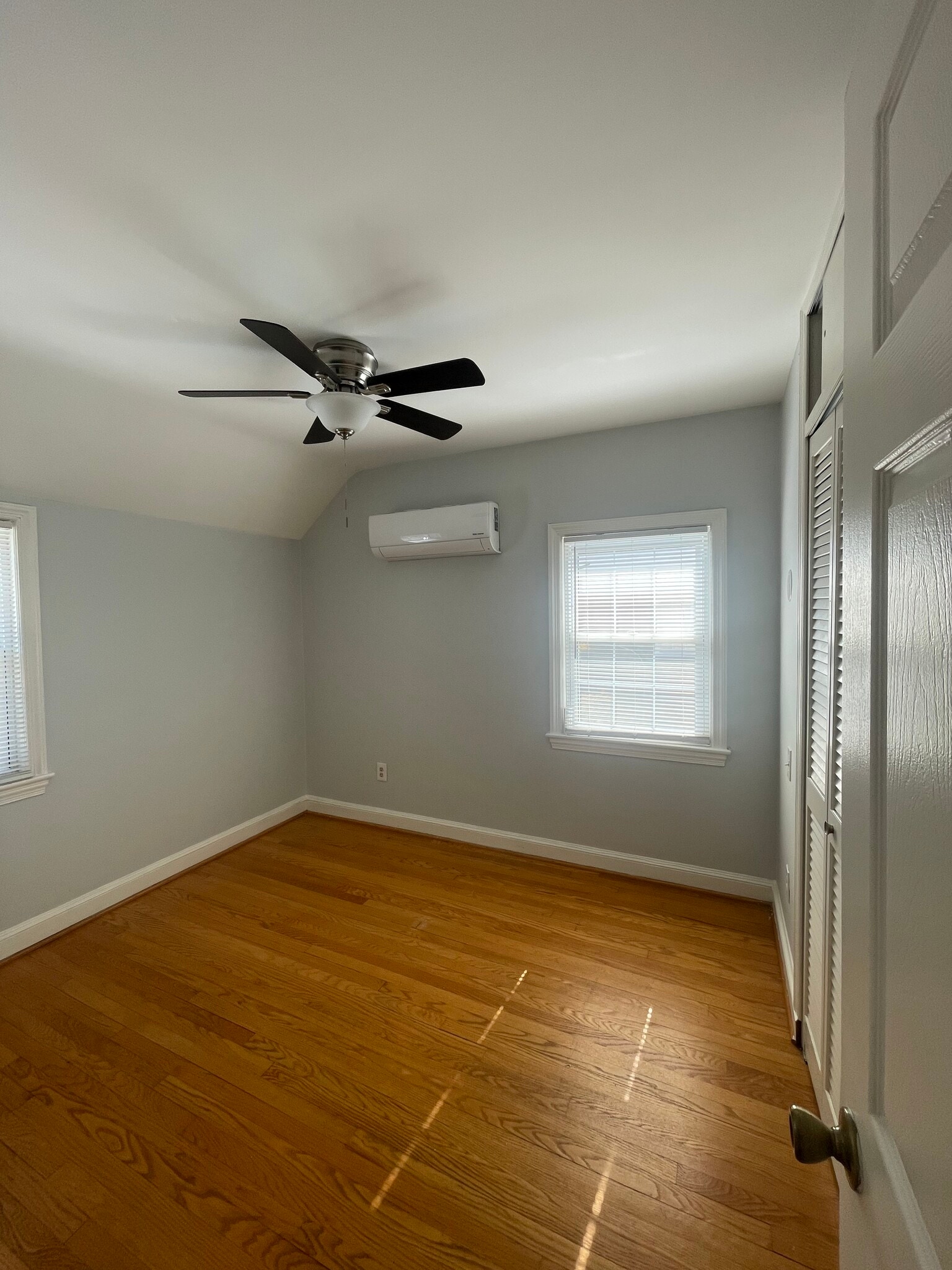 Building Photo - 633 N Nelson St