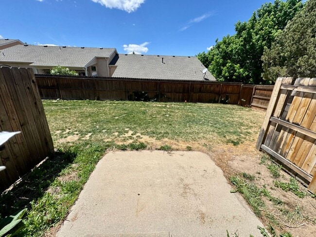 Building Photo - Cozy Townhome on North side with 1 car garage