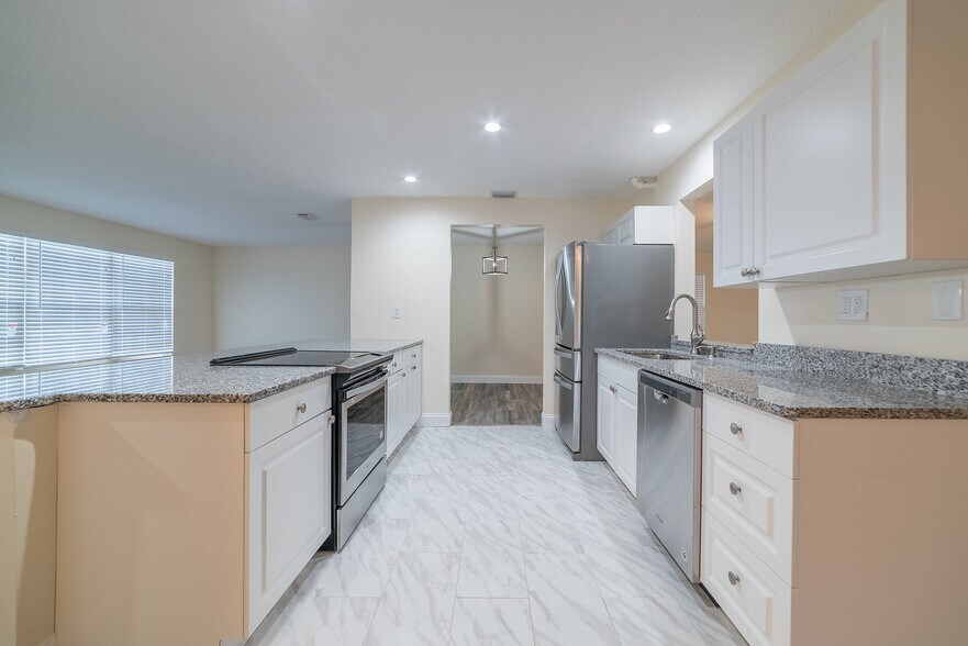 Building Photo - 785 Hawser St NE