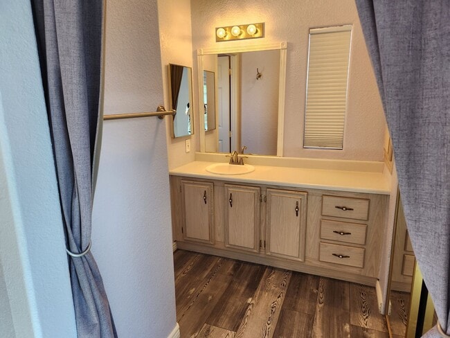 Building Photo - Stunning 3 bed / 2 bath Solar Home in Desi...