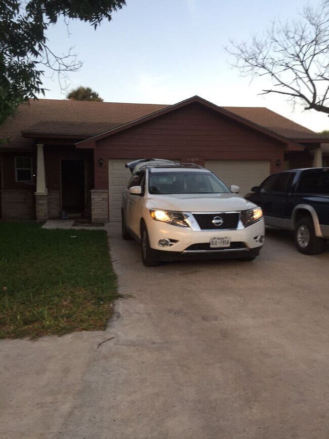 Building Photo - 909 E Jefferson St