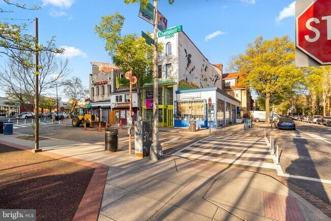 Building Photo - 1616 Kilbourne Pl NW