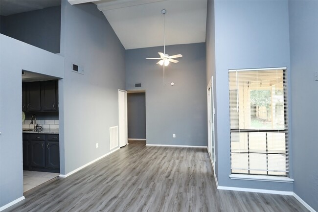 Building Photo - 24214 Wild Horses Ln