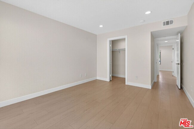 Building Photo - 31076 Via San Vicente