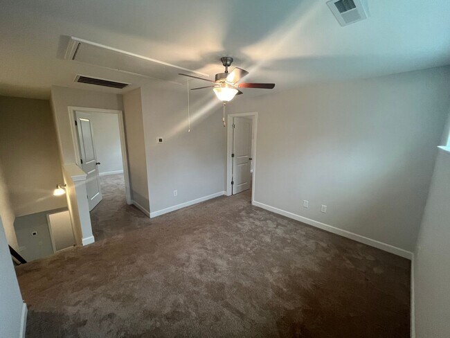 Building Photo - Breathtaking 4 Bedroom, 2 1/2 Bathroom House in Winston Salem, NC!