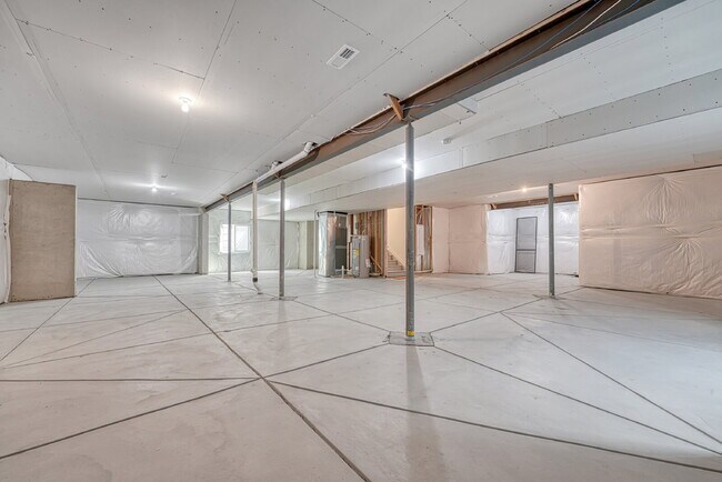 Building Photo - $4,450.00, 5 bed, 4.5-bath located in Broo...