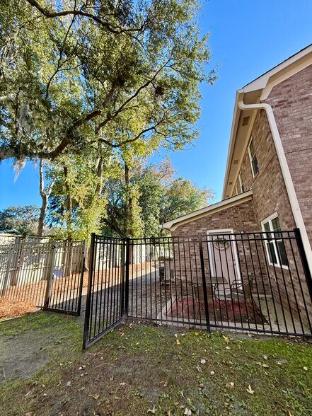 Fenced-In Backyard - Unit A Corner - 274 Fleming Rd