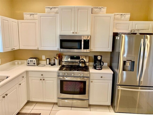 Building Photo - 2775 Royal Palm Dr