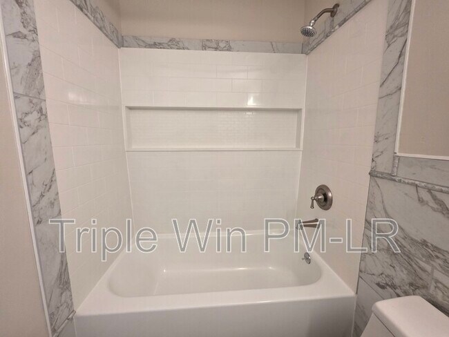 Building Photo - 400 W 34th St