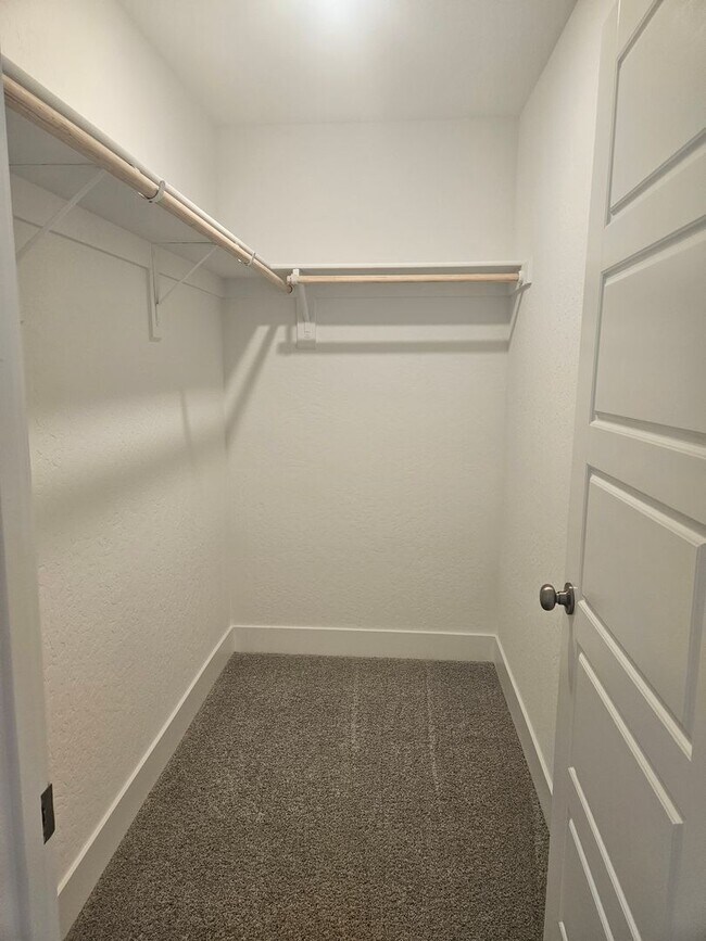 Building Photo - COMING SOON! Gorgeous 3/2 Town Home in Clovis with Solar!