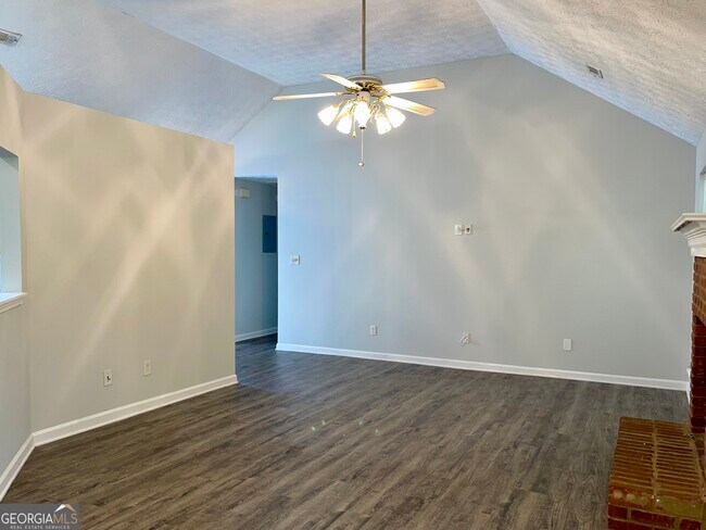 Building Photo - 99 Creek Cir