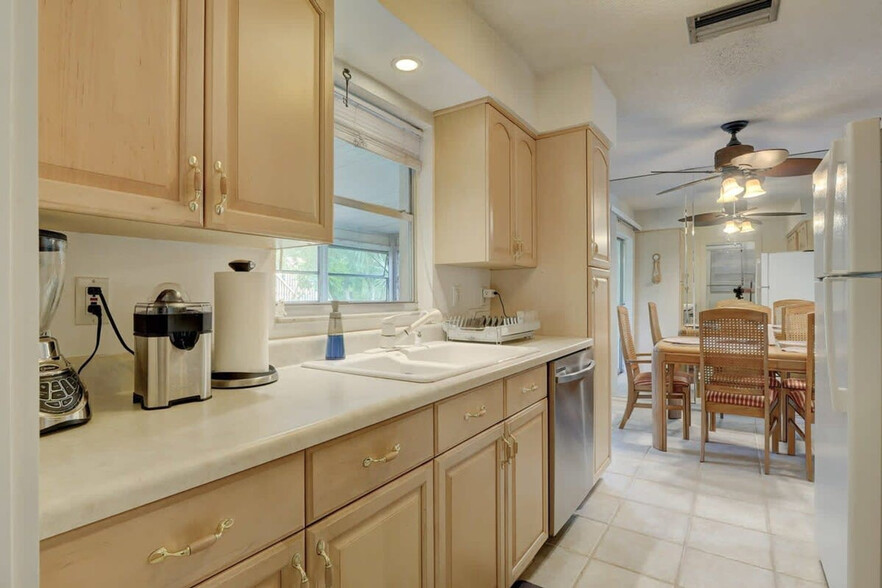 Building Photo - 10325 Tarrah Ln