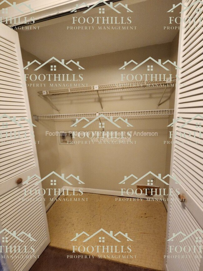 Building Photo - 1011 Northlake Dr