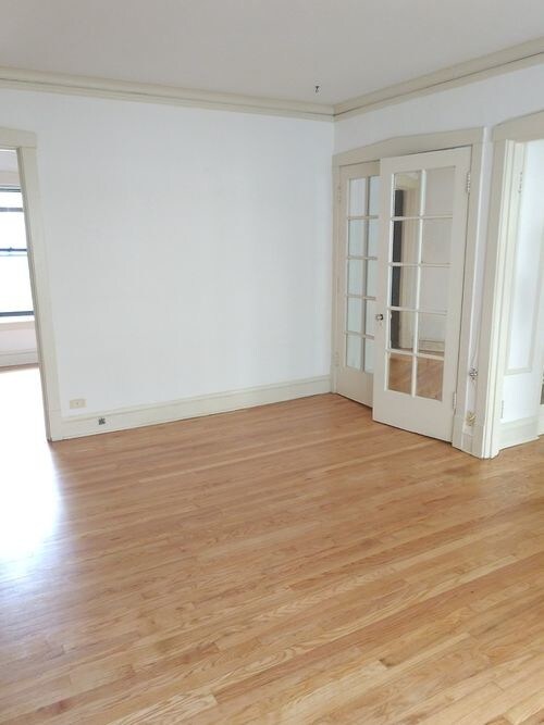 Building Photo - 1440 W Thorndale Ave