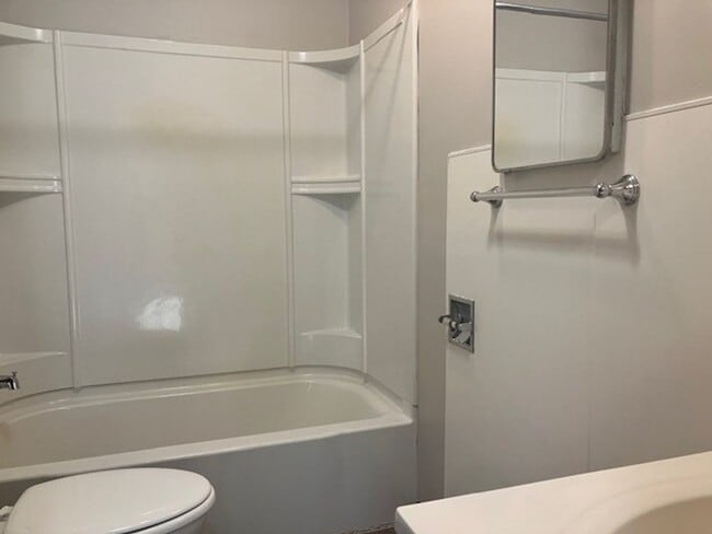 Building Photo - Updated 3 Bedroom - 1 Bath House in Twin Lakes