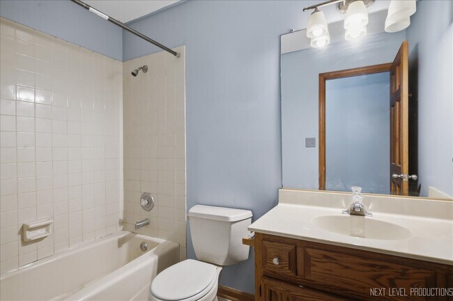 Building Photo - 13 Saddlewood Ct