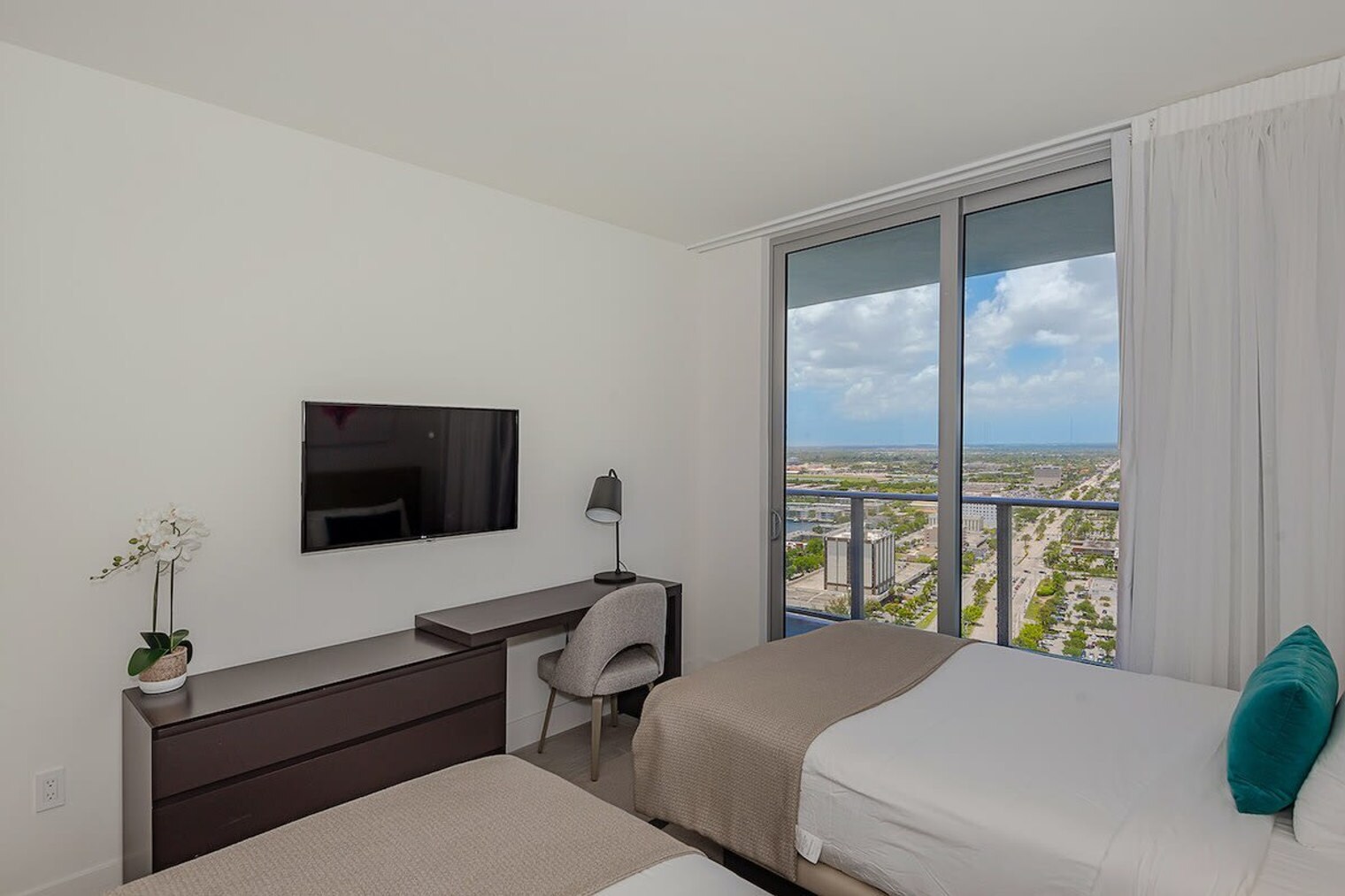 Building Photo - 4010 S Ocean Dr